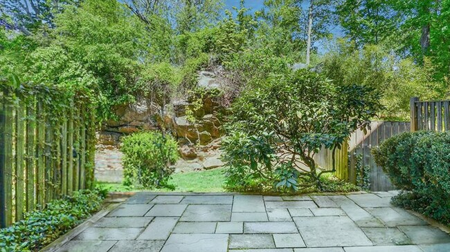 Patio - 3B Ludlow Rd