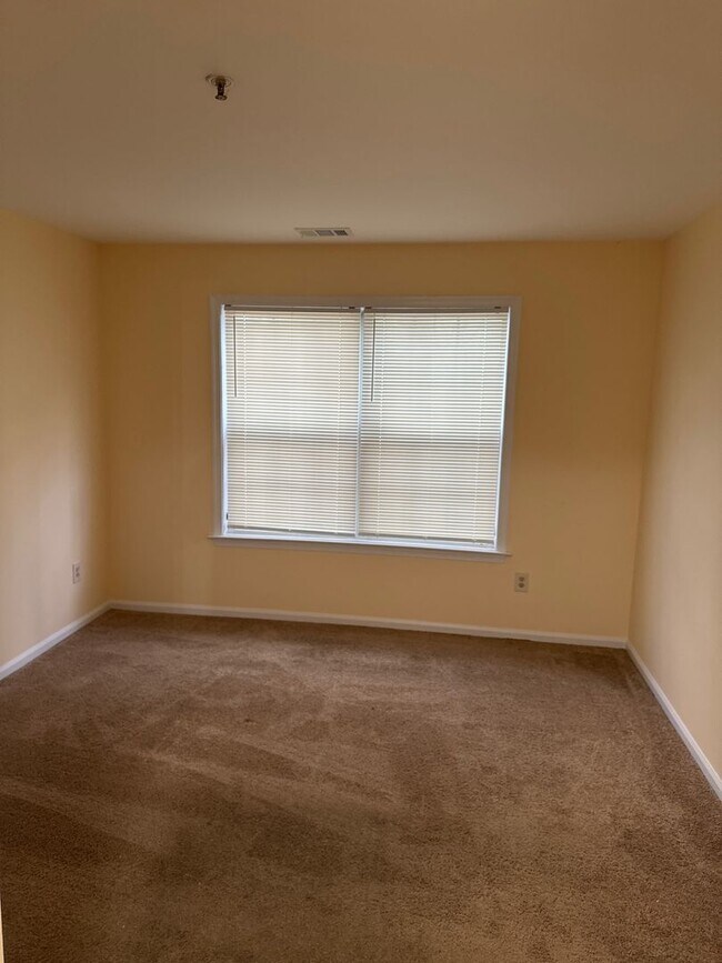 Building Photo - 414 Waterford Dr