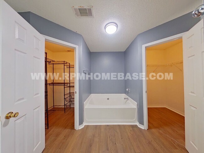 Building Photo - Move-In Ready 4-Bedroom Home Near Duke Field & Eglin AFB – Pet Friendly