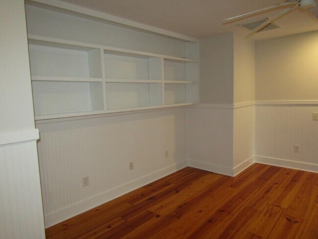 Building Photo - 703 Tradewind Ct