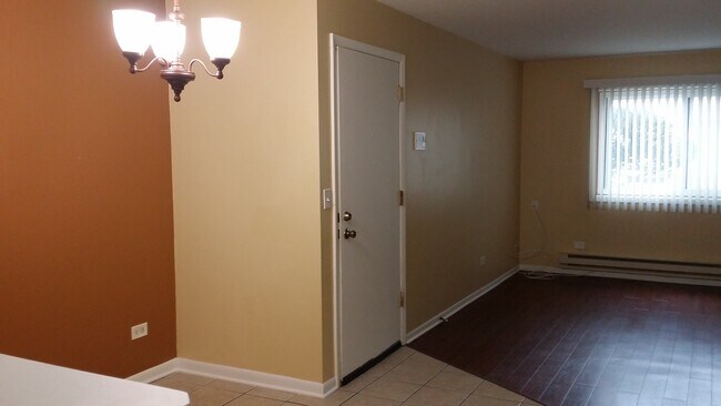 Building Photo - 183 N Waters Edge Dr