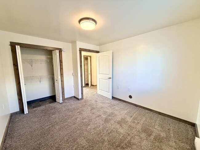 Building Photo - 901 Gibbon St