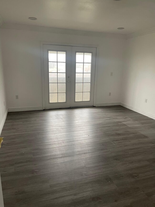 Building Photo - 326 S Euclid St