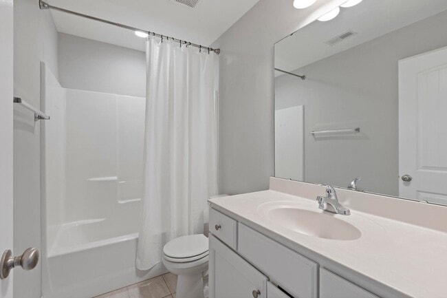 Building Photo - Close to Air Station/Camp Lejeune