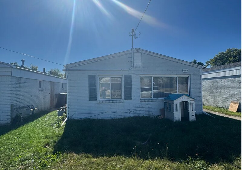 Building Photo - 1502 Hirzel St