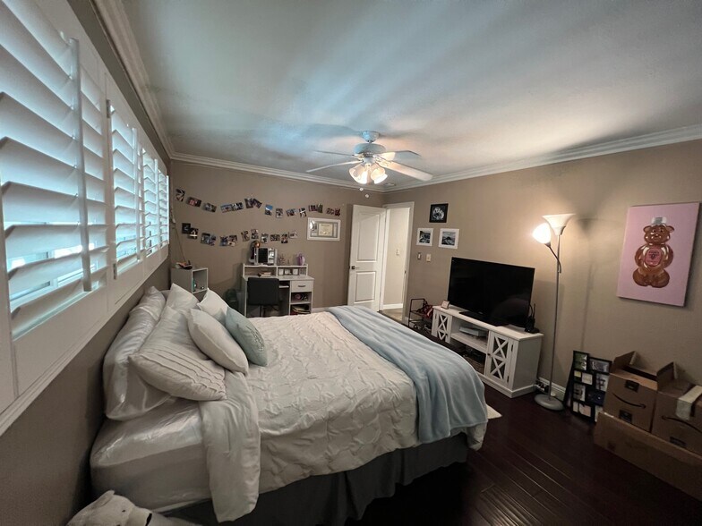 guest bedroom - 333 Newport Ave