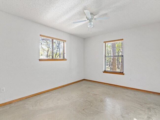 Building Photo - Gorgeous 3 bed room 2 bath in Decatur