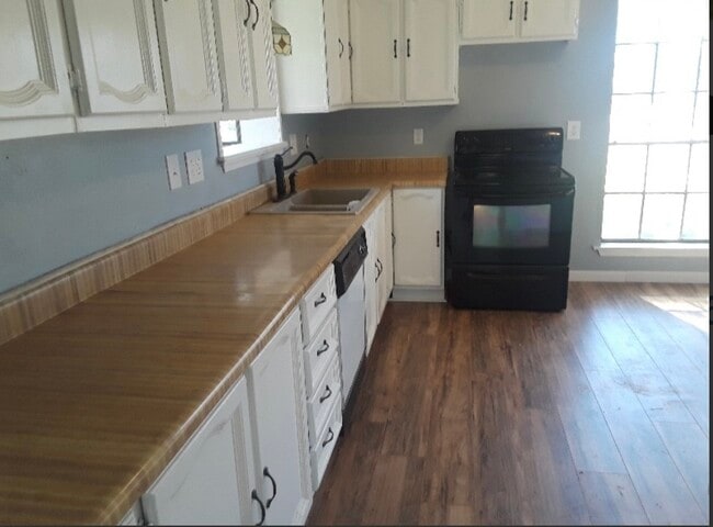 Building Photo - 83 Estelle Cir