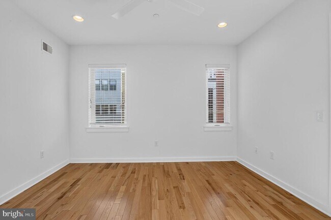 Building Photo - 950 Shackamaxon St