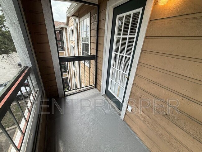 Building Photo - 5501 Rosebriar Way