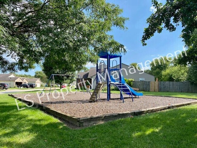 Building Photo - 2180 Shadowbrook Dr