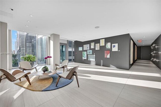 Building Photo - 460 NE 28th St