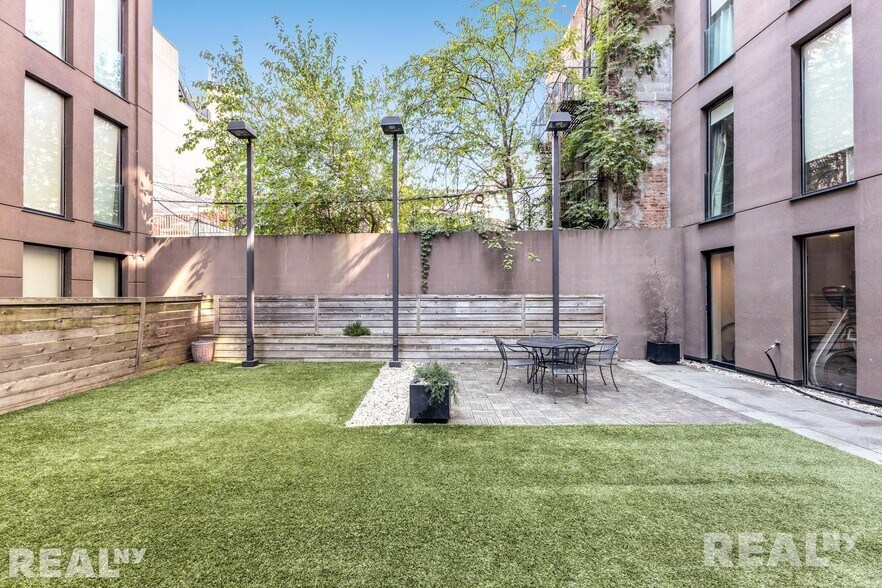 Building Photo - 50 N 1st St