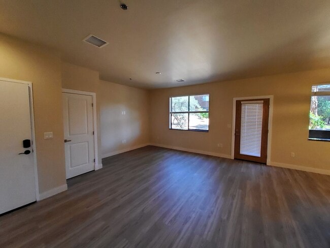 Building Photo - 200 E Malibu Dr
