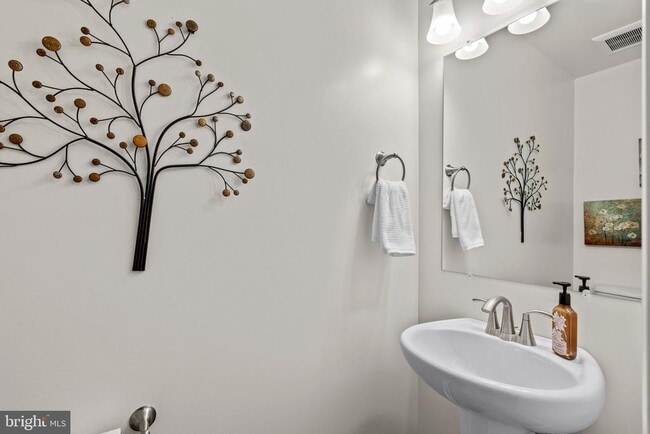 Building Photo - 2026 Ter Vw Ln