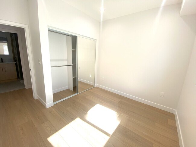 Building Photo - 4641 W 130th St