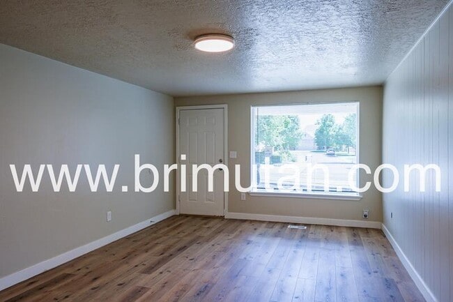 Building Photo - 2393 E 3000 S