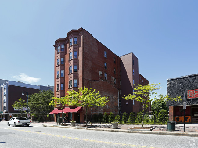 Building Photo - Burnham Arms