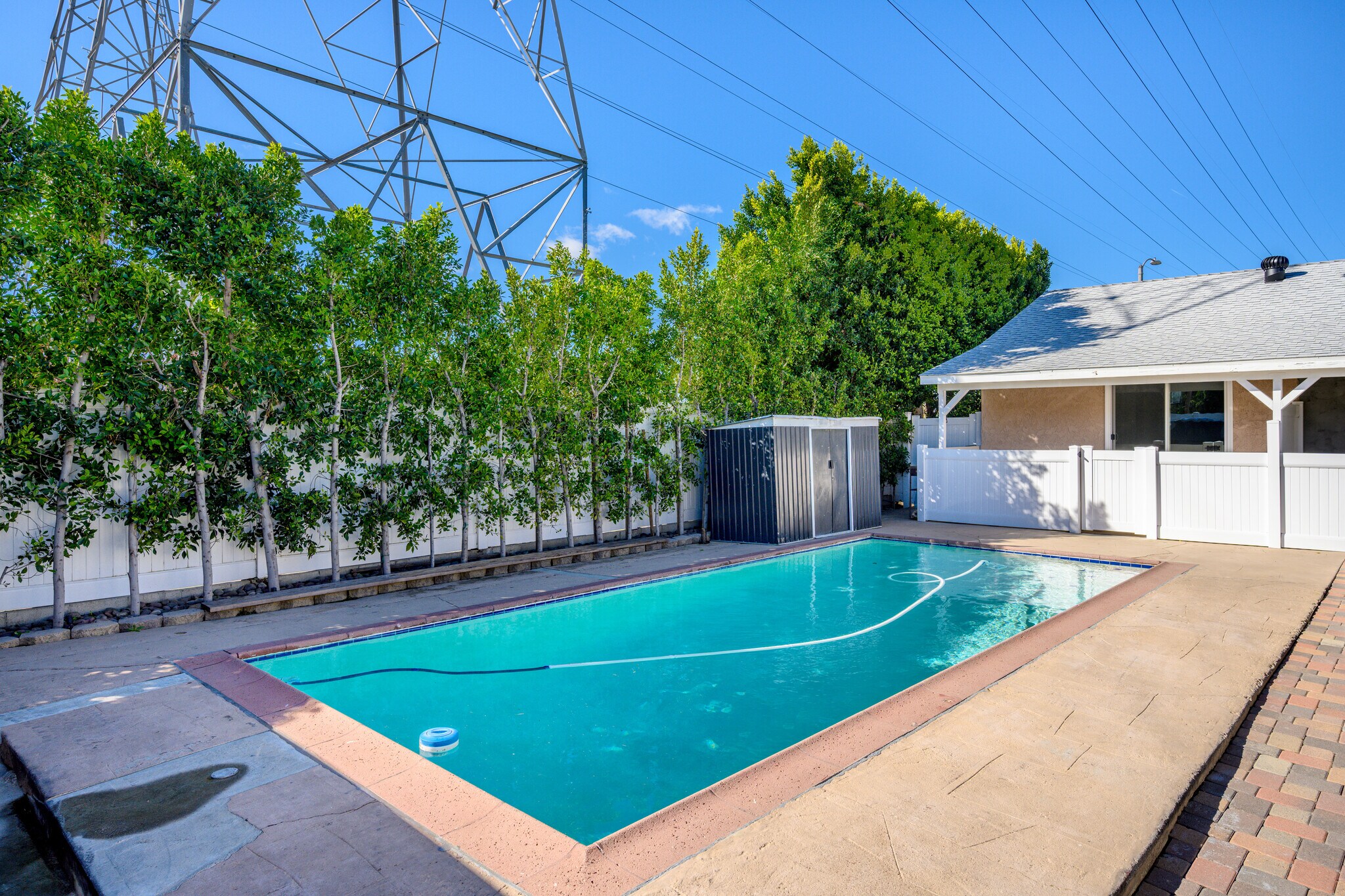Building Photo - 14302 Van Nuys Blvd