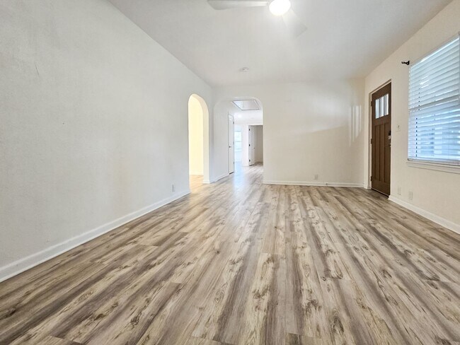 Building Photo - Beautiful 4/2 in Gainesville's Beldevere Area