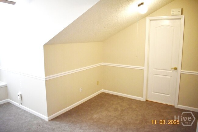 Building Photo - 10 Piper's Pond Ln