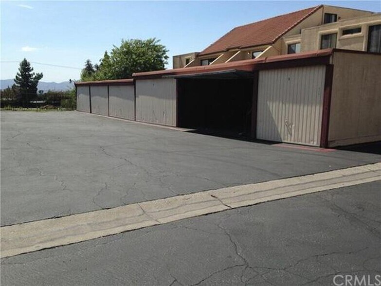 Garage - 2266 Denair Ave