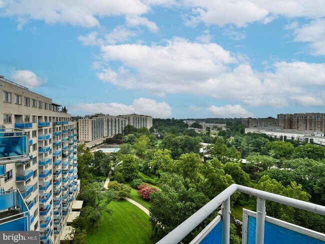 Building Photo - 10201 Grosvenor Pl