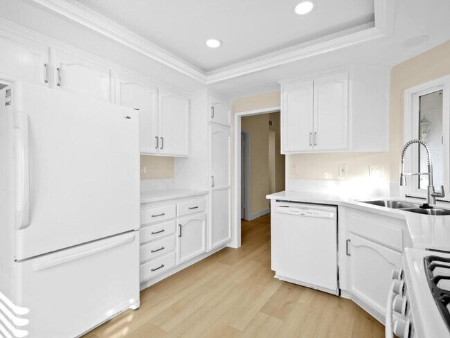 Building Photo - Harbor Pointe - Carlsbad gated community less than one mile to the beach