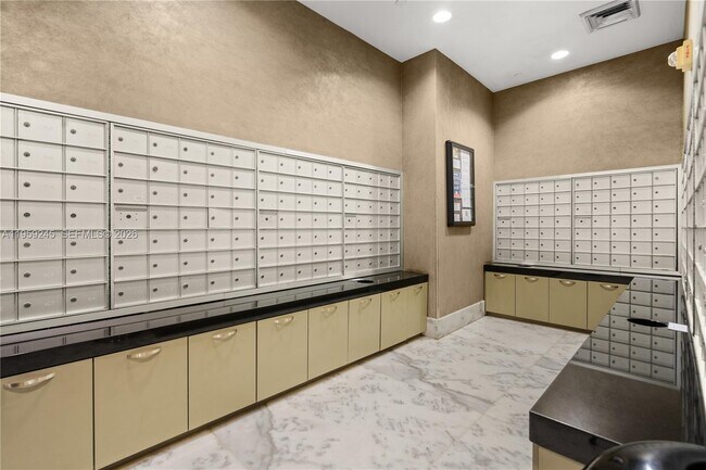 Building Photo - 1250 S Miami Ave