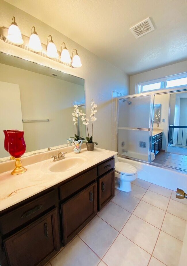 Building Photo - Spacious 2 story home in Hercules