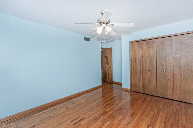 Building Photo - 6235 Sunnywood Dr