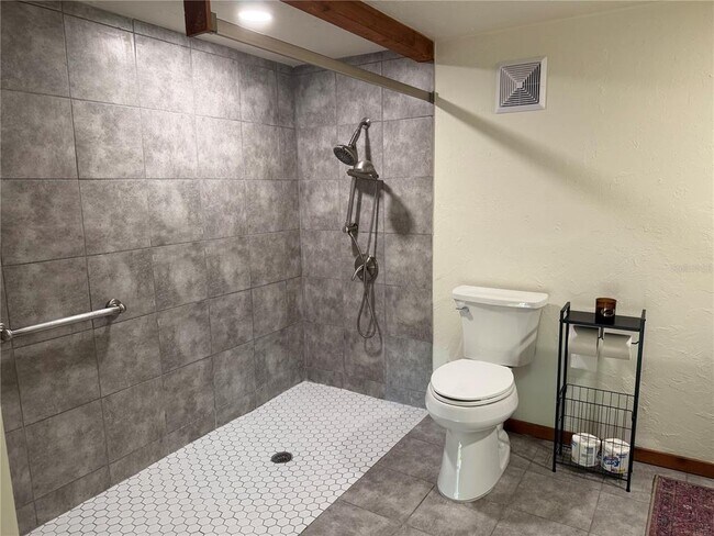 Building Photo - 618 Bird Bay Dr S