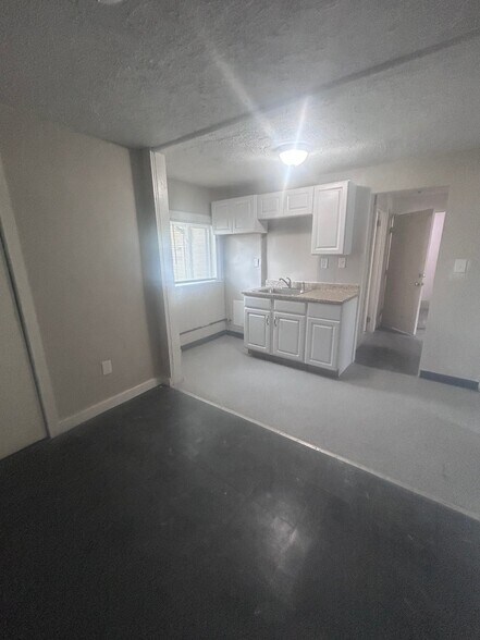 Building Photo - 2163 E 84th St