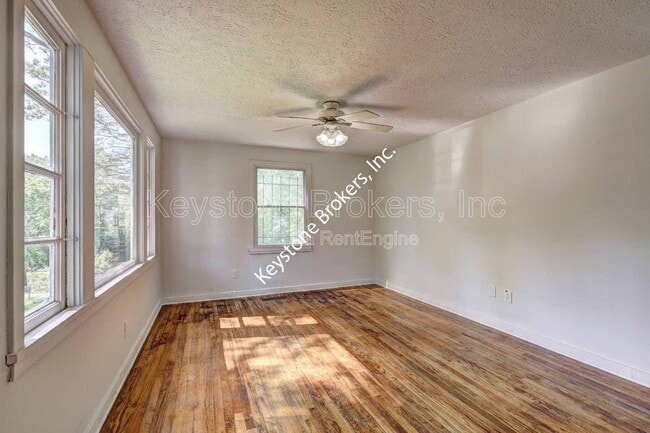 Building Photo - 4571 Shadow Lawn Dr