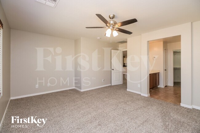 Building Photo - 914 W Desert Canyon Dr