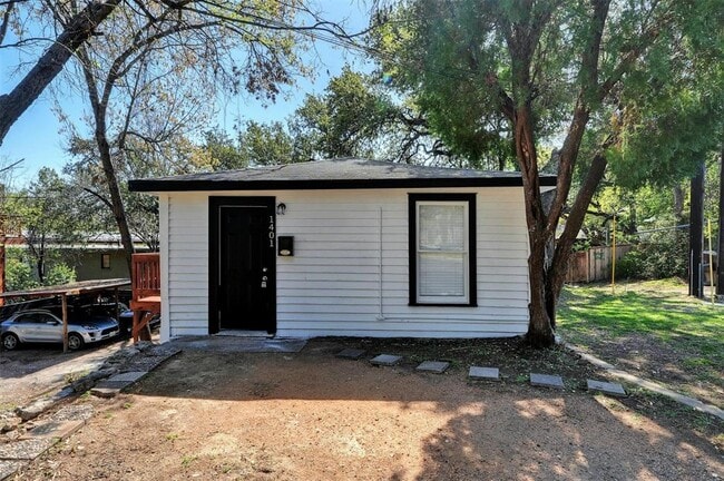 Building Photo - 1401 Windsor Rd