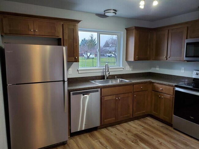 Building Photo - 220 Cheryl Ln