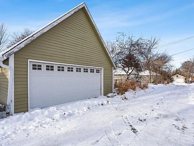 Building Photo - 3 bedroom house in Cherokee Park St. Paul