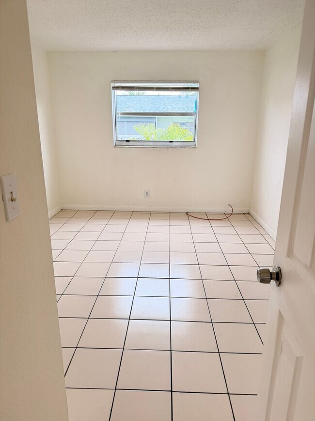 Building Photo - One-bedroom for rent in Pompano Beach