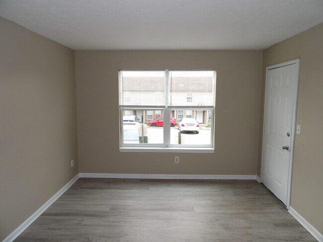 Building Photo - 140 Landings Dr