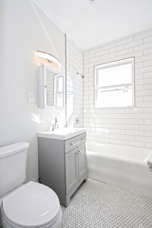 Building Photo - 189 Elm St