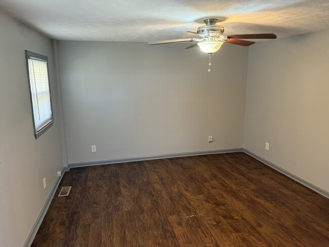 Building Photo - 602 Mitchell Dr