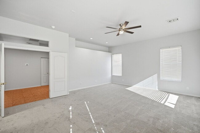 Building Photo - 1425 W Commerce Ave