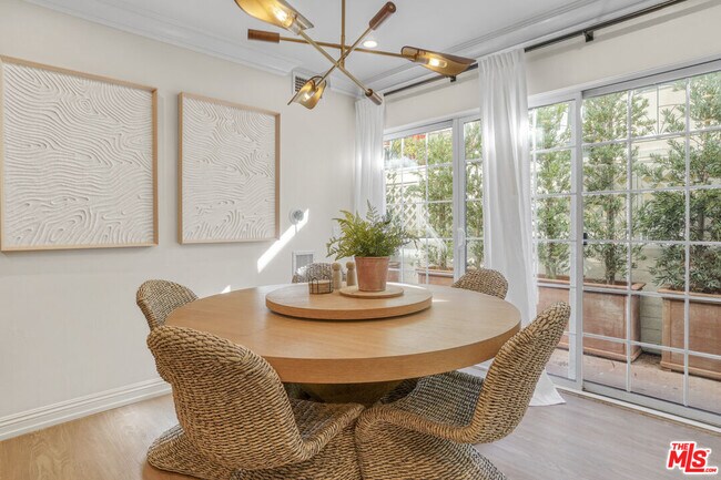 Building Photo - 837 Lincoln Blvd