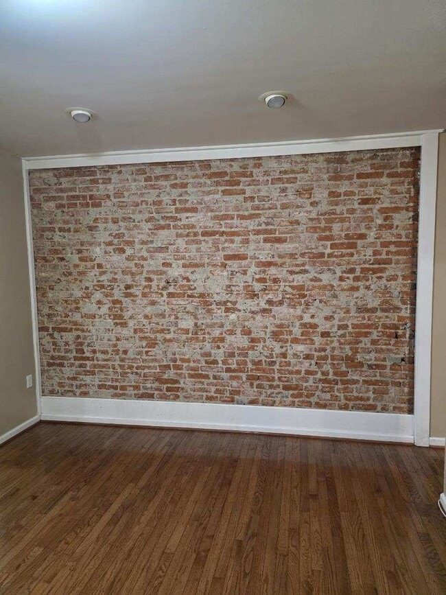 Building Photo - Wilmington Rowhome - Hedgeville Area