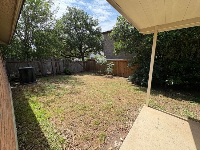 Building Photo - Beautiful home on corner lot.