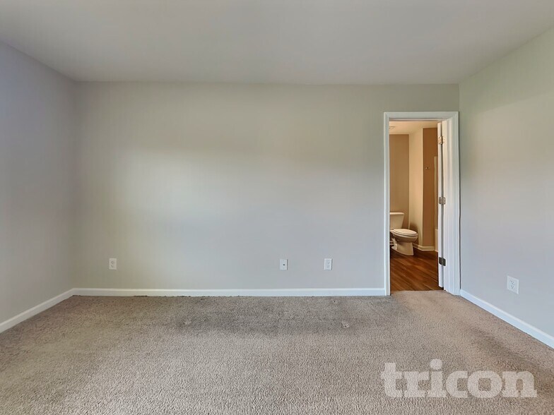 Building Photo - 11946 Fuller St