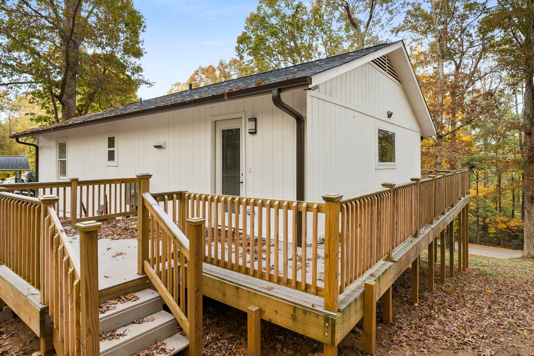 Building Photo - 1021 Lakewood Dr