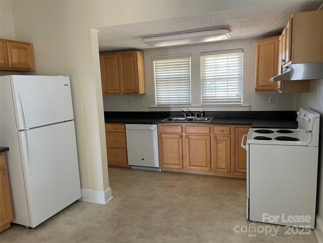 Building Photo - 312 Chestnut Ave