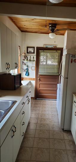 Building Photo - Charming beach house in beautiful New Smyrna Beach
